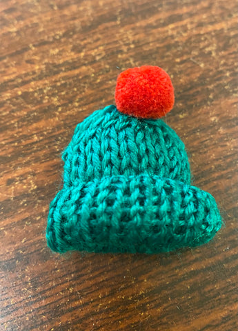 60 ml  (mini) bottle knit hat